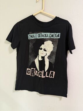 Disney Cruella Graphic Tee Black Short Sleeve Shirt Women’s M